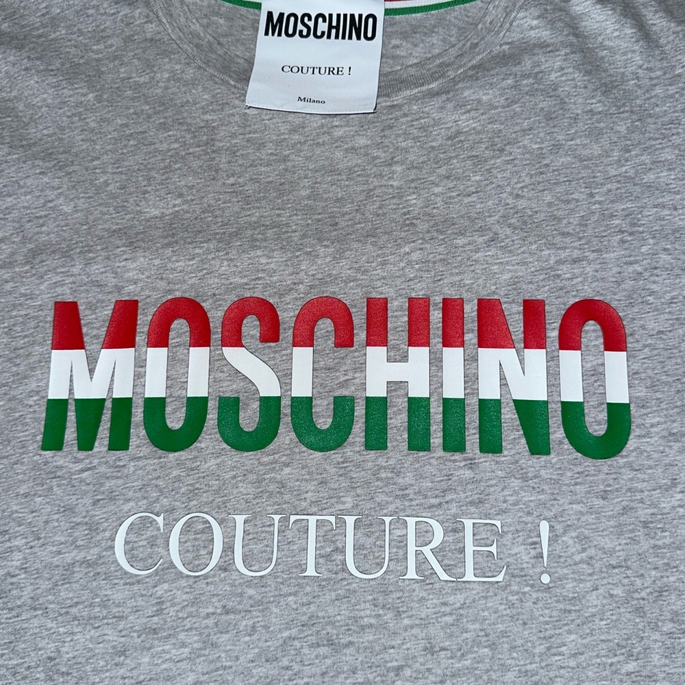 Moschino “Italia” men’s tee. 10/10 condition. Size large or 50